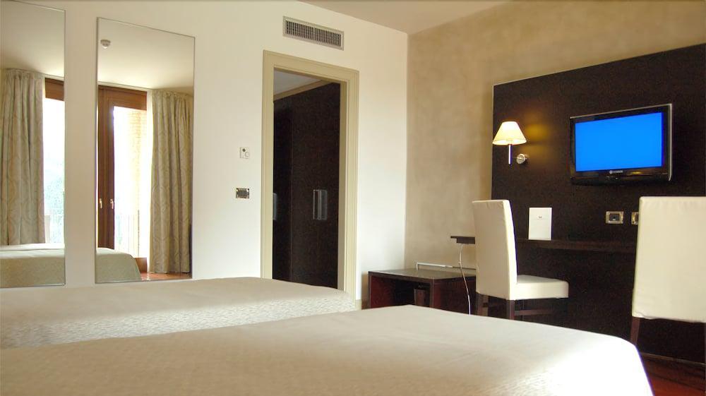 Cremona Palace Hotel Costa Santʼ Abramo Exterior foto