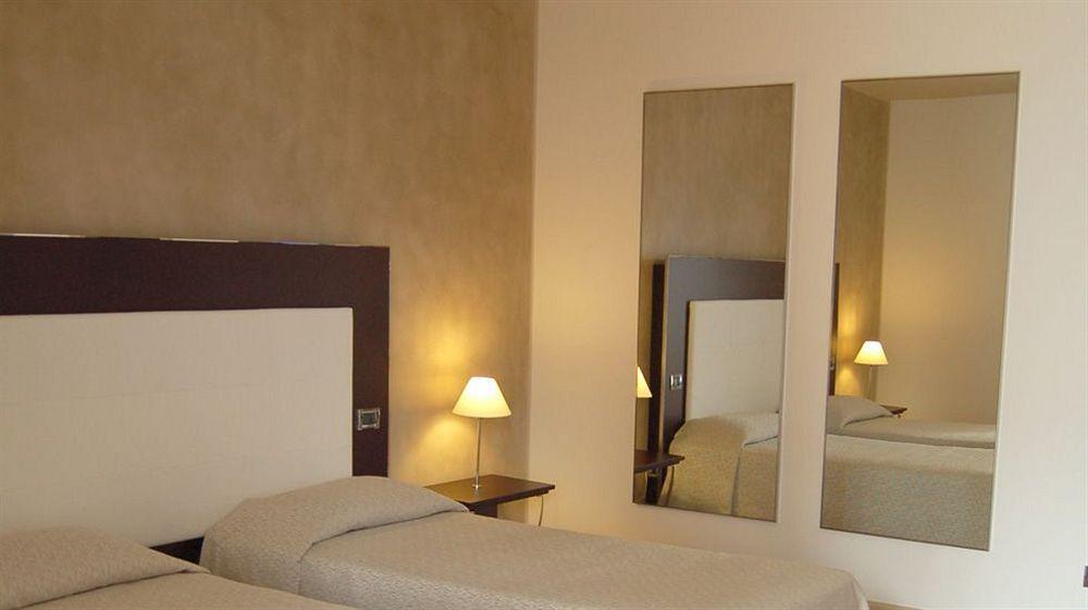 Cremona Palace Hotel Costa Santʼ Abramo Exterior foto