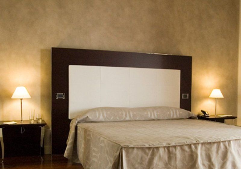 Cremona Palace Hotel Costa Santʼ Abramo Exterior foto