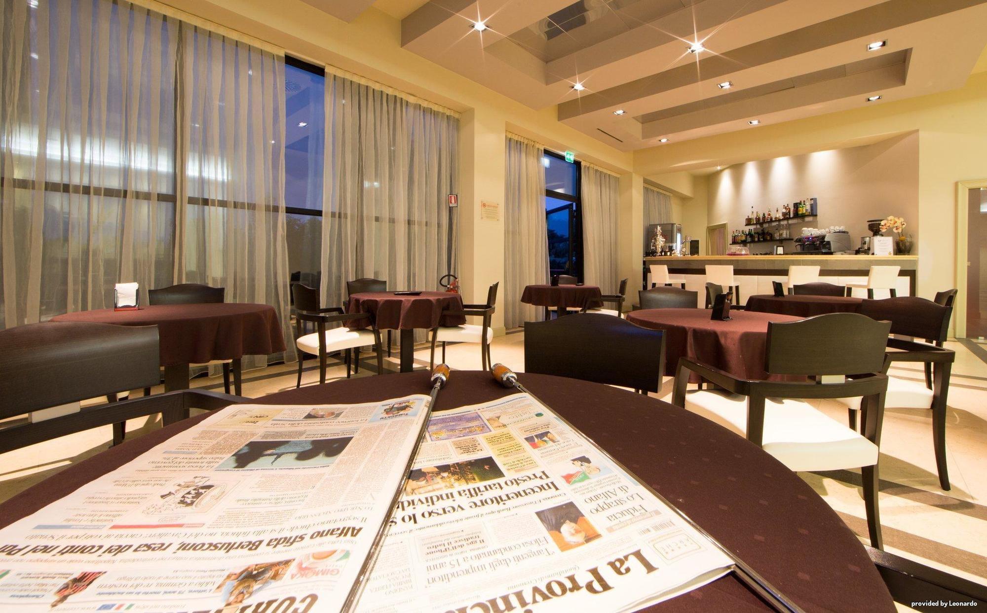 Cremona Palace Hotel Costa Santʼ Abramo Exterior foto